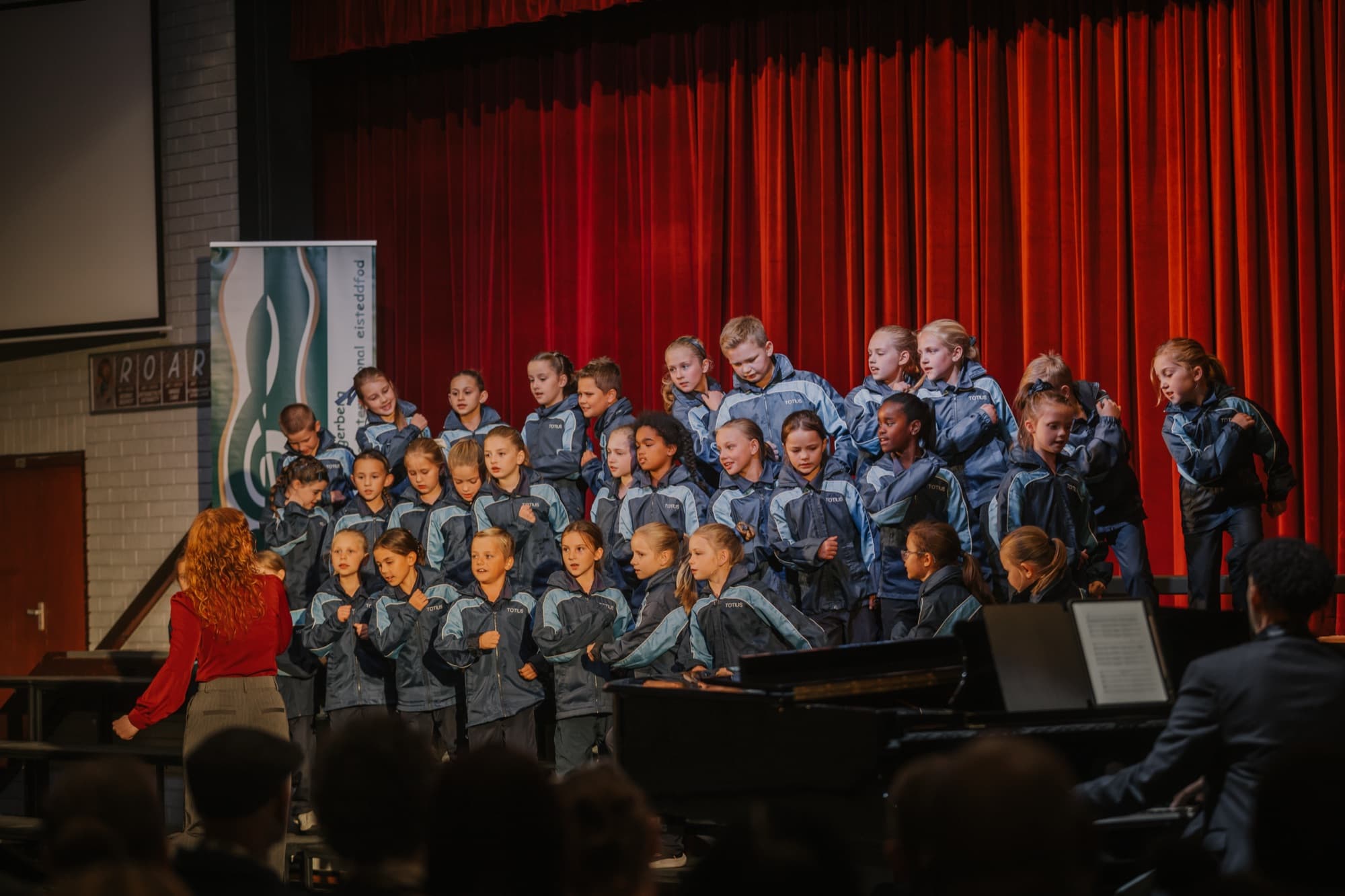 Kultuur-optrede of skoolkonsert op die verhoog